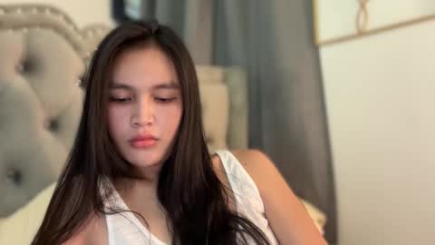 Amira online show from 12/04/25, 01:59