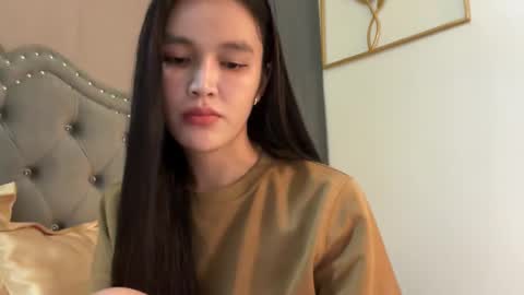 Amira online show from 12/22/25, 01:35