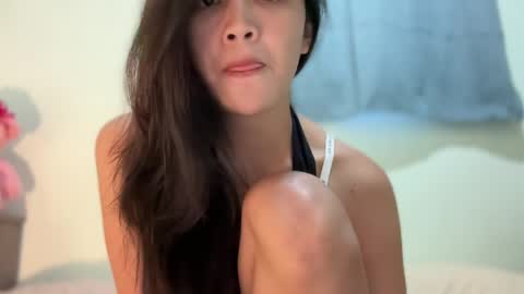 Snapshot of urkatiecookie chatting on 06/05/26, 03:02 Amira online show from 06/05/26, 03:02