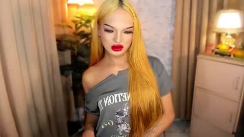Snapshot of urladyprincessmassivecock chatting on 09/10/25, 06:52 jhaii online show from 09/10/25, 06:52