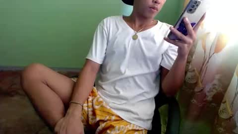 Snapshot of urlatino_rey chatting on 09/13/25, 12:10 urlatino_rey online show from 09/13/25, 12:10