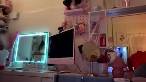 urlittlefilipina online show from 12/22/25, 05:15