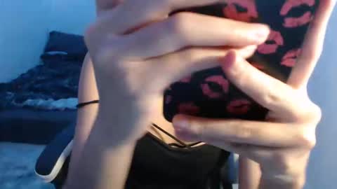 Snapshot of urlovely_yang03 chatting on 11/20/25, 10:59 juliana online show from 11/20/25, 10:59