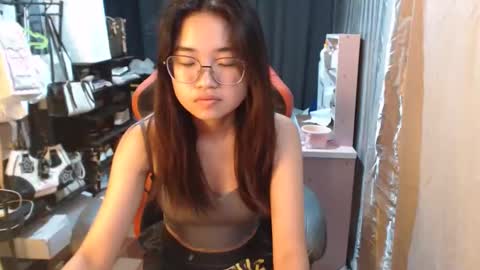 Snapshot of urlovelychinita chatting on 10/13/25, 08:42 urlovelychinita online show from 10/13/25, 08:42