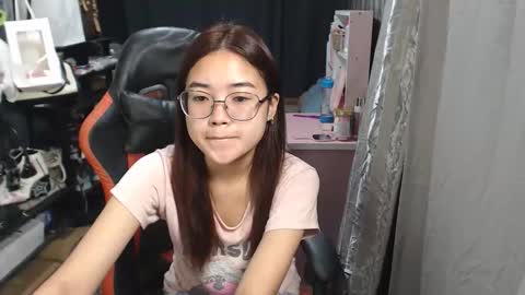 Snapshot of urlovelychinita chatting on 10/29/25, 11:17 urlovelychinita online show from 10/29/25, 11:17