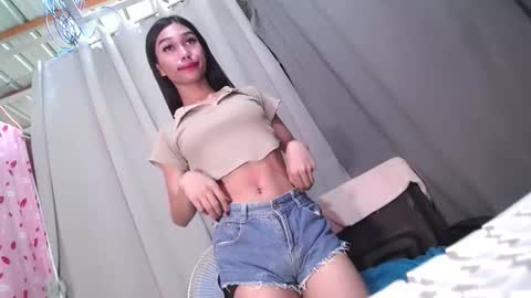 Snapshot of urloverjasmine_xx chatting on 05/08/26, 12:49 urloverjasmine_xx online show from 05/08/26, 12:49