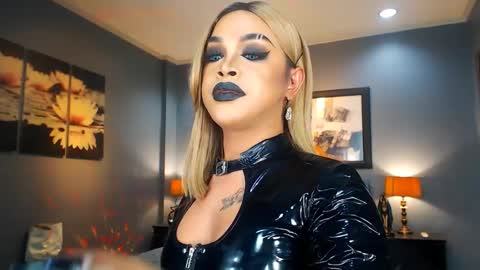 UrMajestyTyra online show from 02/25/25, 08:14