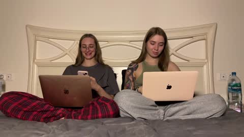 urmissalice online show from 12/30/24, 06:38