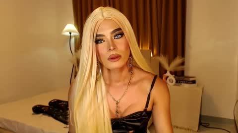 Snapshot of urnauthy_ciliaxxx chatting on 02/19/25, 12:55 cecilia online show from 02/19/25, 12:55