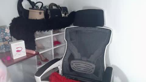 Snapshot of uronlylust_lilit69xx chatting on 02/10/26, 11:03 Lhea online show from 02/10/26, 11:03