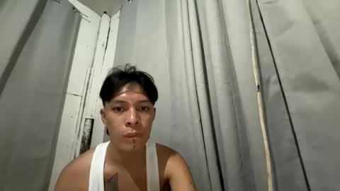 Snapshot of urpinoyasianx chatting on 04/02/26, 09:40 Mel online show from 04/02/26, 09:40