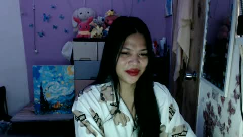 Snapshot of urpreciouspinayxxx chatting on 06/20/26, 10:45 hi im kim online show from 06/20/26, 10:45