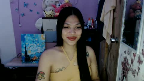 Snapshot of urpreciouspinayxxx chatting on 06/21/26, 12:19 hi im kim online show from 06/21/26, 12:19