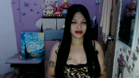 Snapshot of urpreciouspinayxxx chatting on 06/25/26, 11:15 hi im kim online show from 06/25/26, 11:15