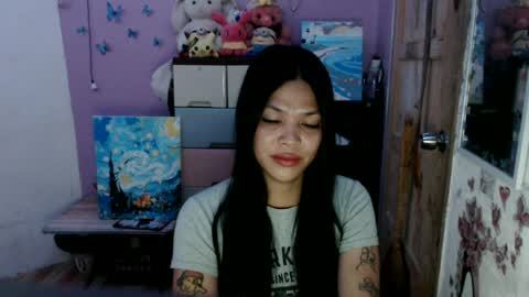 Snapshot of urpreciouspinayxxx chatting on 07/17/26, 05:18 hi im kim online show from 07/17/26, 05:18