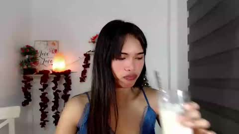 Snapshot of ursandra_xx chatting on 03/03/25, 08:11 ursandra_xx online show from 03/03/25, 08:11