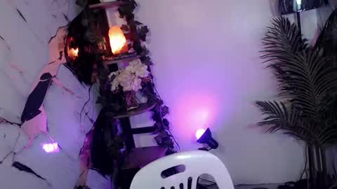 Snapshot of ursandra_xx chatting on 09/11/25, 07:19 ursandra_xx online show from 09/11/25, 07:19