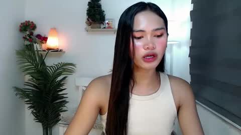 Snapshot of ursandra_xx chatting on 10/13/25, 09:42 ursandra_xx online show from 10/13/25, 09:42