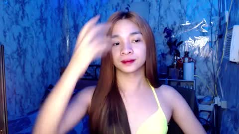 Snapshot of ursexytrans_cum chatting on 01/18/25, 10:17 Yhana online show from 01/18/25, 10:17