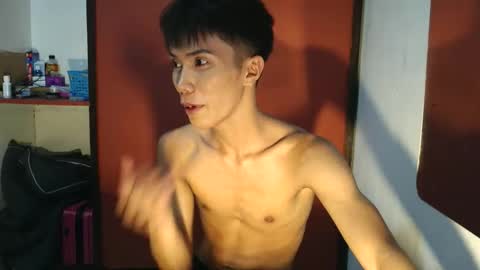 Snapshot of urtwink_jm chatting on 04/18/26, 02:32 mark online show from 04/18/26, 02:32