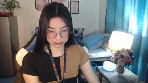 Snapshot of urwetasianprincessxx chatting on 02/12/25, 12:01 Ashley Kate Mateo Gray online show from 02/12/25, 12:01
