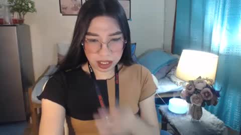 Snapshot of urwetasianprincessxx chatting on 02/19/25, 06:33 Ashley Kate Mateo Gray online show from 02/19/25, 06:33
