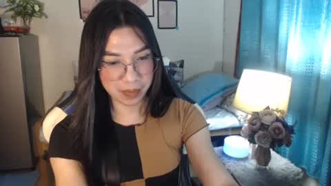 Snapshot of urwetasianprincessxx chatting on 02/21/25, 12:06 Ashley Kate Mateo Gray online show from 02/21/25, 12:06