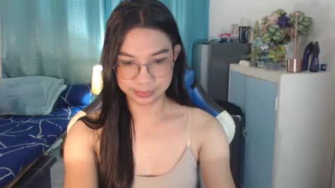 Snapshot of urwetasianprincessxx chatting on 10/05/25, 10:35 Ashley Kate Mateo Gray online show from 10/05/25, 10:35