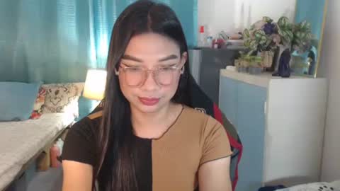 Ashley Kate Mateo Gray online show from 12/17/25, 12:11
