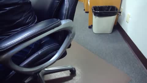 useemie online show from 01/03/25, 12:00