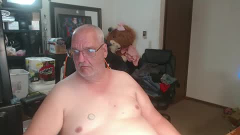 Snapshot of usgoober chatting on 05/17/26, 01:14 Eric online show from 05/17/26, 01:14