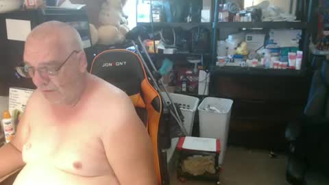 Snapshot of usgoober chatting on 06/12/26, 12:04 Eric online show from 06/12/26, 12:04