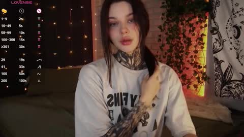 Snapshot of uwu_eva chatting on 12/13/24, 10:30 Eva online show from 12/13/24, 10:30