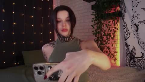 Snapshot of uwu_eva chatting on 12/15/24, 08:52 Eva online show from 12/15/24, 08:52