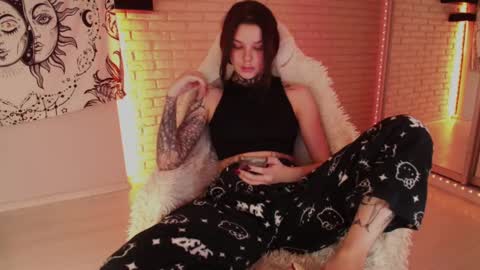 Snapshot of uwu_eva chatting on 12/16/24, 11:39 Eva online show from 12/16/24, 11:39