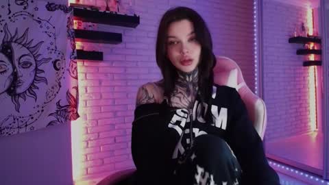 Snapshot of uwu_eva chatting on 12/17/24, 09:50 Eva online show from 12/17/24, 09:50