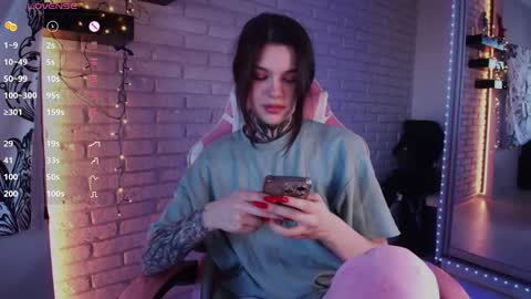 Snapshot of uwu_eva chatting on 01/08/25, 10:15 Eva online show from 01/08/25, 10:15