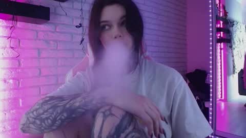 Snapshot of uwu_eva chatting on 01/13/25, 02:11 Eva online show from 01/13/25, 02:11