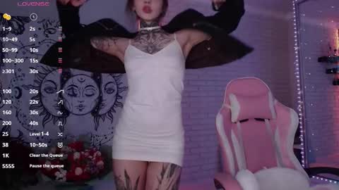 Snapshot of uwu_eva chatting on 02/19/25, 11:17 Eva online show from 02/19/25, 11:17