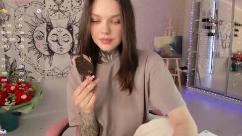 Snapshot of uwu_eva chatting on 02/28/25, 01:25 Eva online show from 02/28/25, 01:25