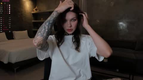 Snapshot of uwu_eva chatting on 09/13/25, 11:43 Eva online show from 09/13/25, 11:43