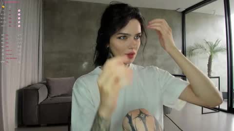 Snapshot of uwu_eva chatting on 10/23/25, 08:24 Eva online show from 10/23/25, 08:24