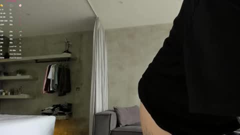 Snapshot of uwu_eva chatting on 11/30/25, 06:39 Eva online show from 11/30/25, 06:39