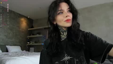 Snapshot of uwu_eva chatting on 12/01/25, 06:07 Eva online show from 12/01/25, 06:07