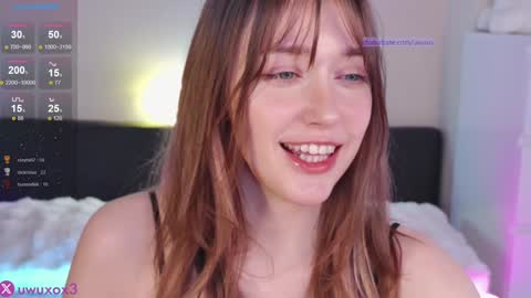 Snapshot of uwuxo chatting on 03/08/26, 07:45 Romy online show from 03/08/26, 07:45