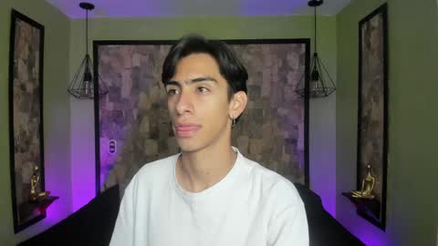 Snapshot of uyukie chatting on 09/15/25, 11:32 UYUKIE online show from 09/15/25, 11:32