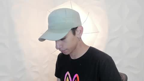 Snapshot of uyukie chatting on 09/19/25, 12:06 UYUKIE online show from 09/19/25, 12:06