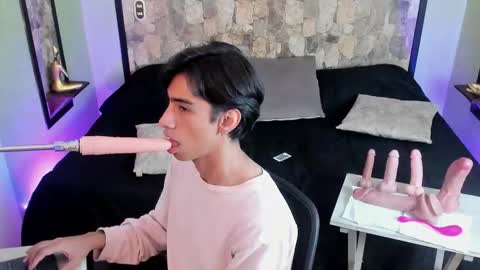 Snapshot of uyukie chatting on 10/03/25, 01:41 UYUKIE online show from 10/03/25, 01:41