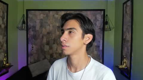 Snapshot of uyukie chatting on 10/13/25, 11:32 UYUKIE online show from 10/13/25, 11:32