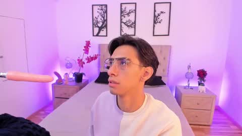 Snapshot of uyukie chatting on 10/17/25, 11:57 UYUKIE online show from 10/17/25, 11:57